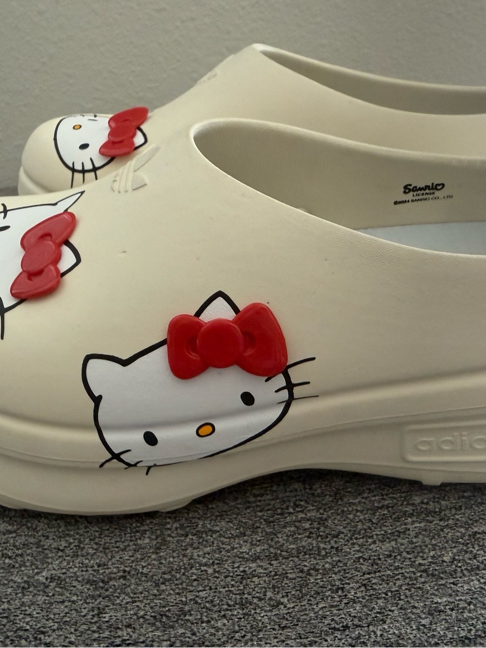 Adidas x Hello Kitty Clogs - Picture 4 of 10